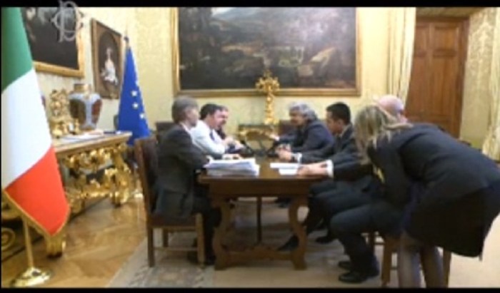 beppe-grillo-matteo-renzi-streaming21