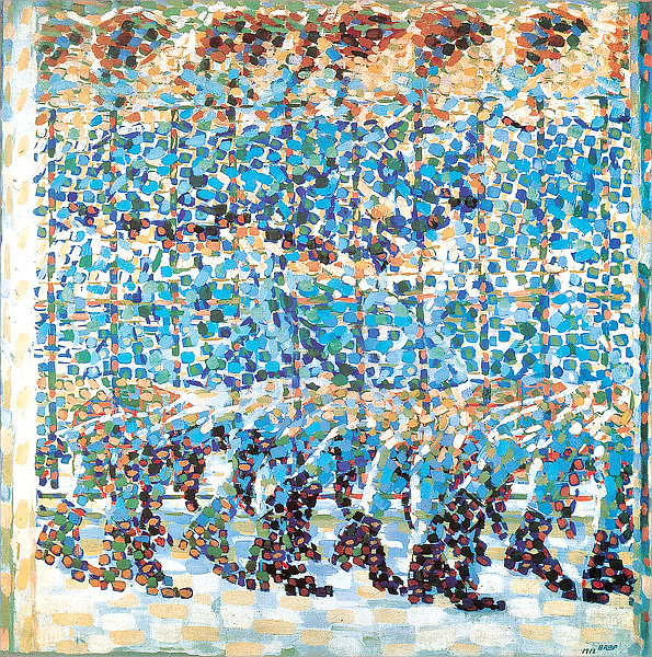 Bambina che corre su un balcone